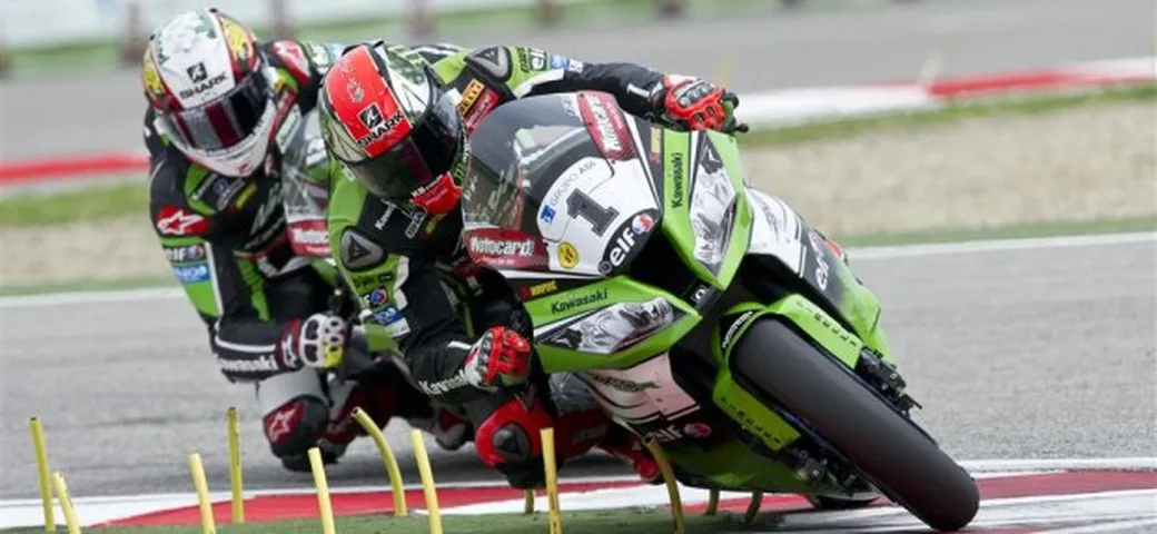 SBK Donington 2014, Sykes all'attacco: 