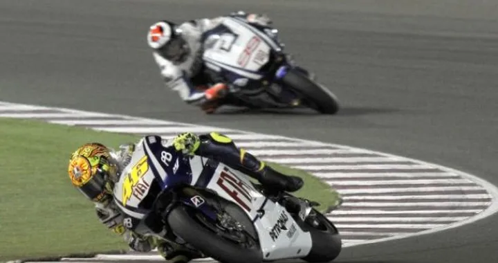 MotoGP: Valentino Rossi e Jorge Lorenzo autori di una splendida doppietta, grazie alla scivolata di Stoner