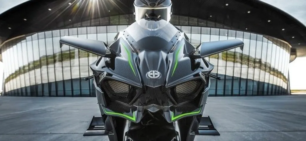 Kawasaki Ninja H2R: nuove foto e video ufficiali del 'mostro' da 300 CV