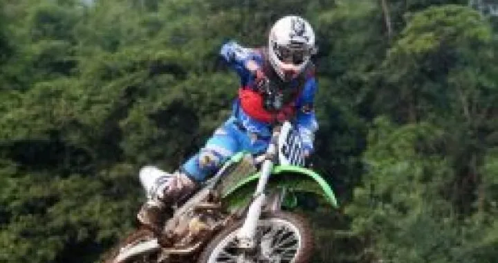 Motocross: un mese di stop per Sébastien Pourcel