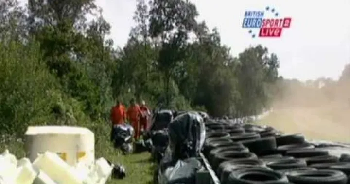 Spettacolare crash di Chris Martin a Brands Hatch