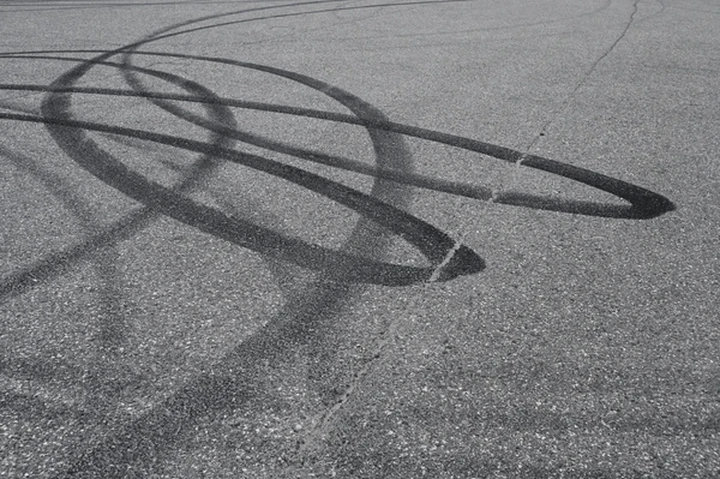 Si schianta dopo una derapata e viene condannato al carcere