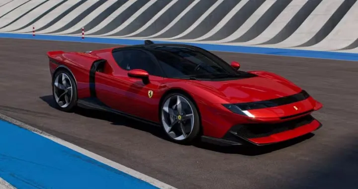 La nuova Ferrari Testarossa scende in pista a Fiorano con Leclerc