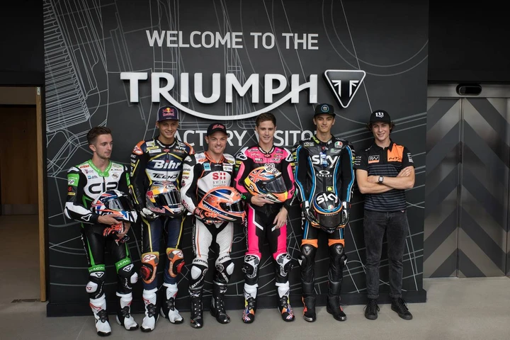 Moto2: i piloti visitano la fabbrica Triumph