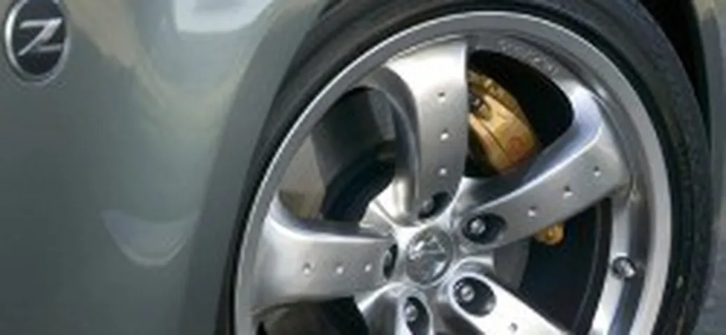 Nissan 370Z - in arrivo a parigi con 330 cavalli