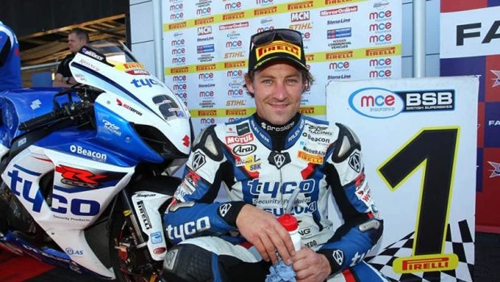 Josh Brookes al TT 2013 con il team Tyco Suzuki