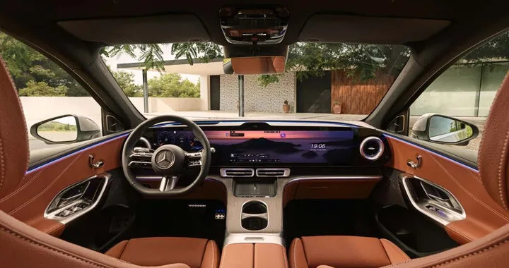 Mercedes sceglie la razionalità e torna ai comandi fisici