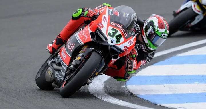 SBK, Giugliano "molto dispiaciuto" a Donington