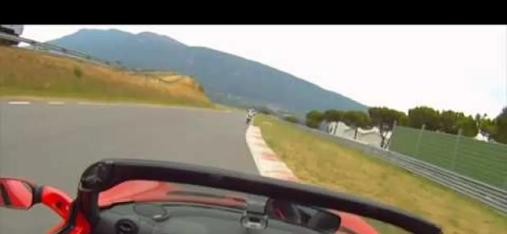 Husqvarna 511 SMR Vs Lotus Elise: la sfida confronto di Motoblog