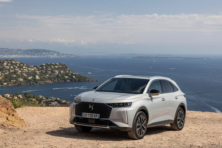 DS 7 2022: prezzo, prova, novità, motori