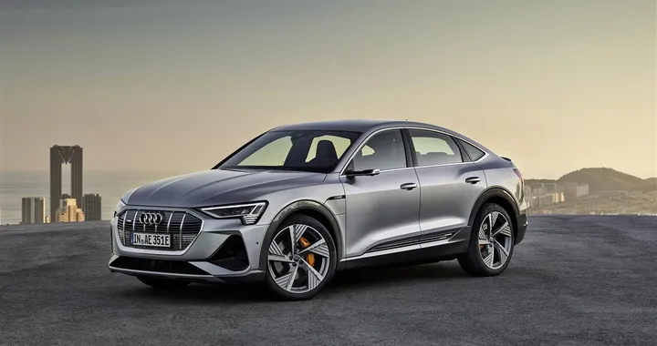 Audi elogia Tesla, la quale produrrà invece le mega batterie in Germania