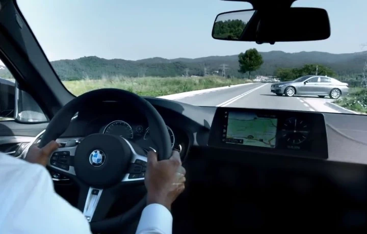 La guida semi autonoma della BMW Serie 5 2017 [Video]
