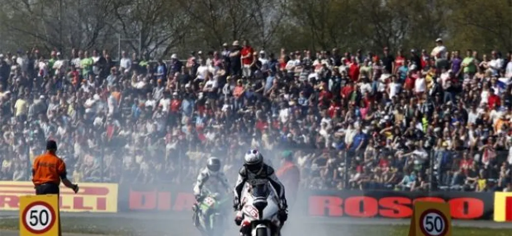 Superstock 1000: Ayrton Badovini sbanca anche Assen, Giugliano non molla