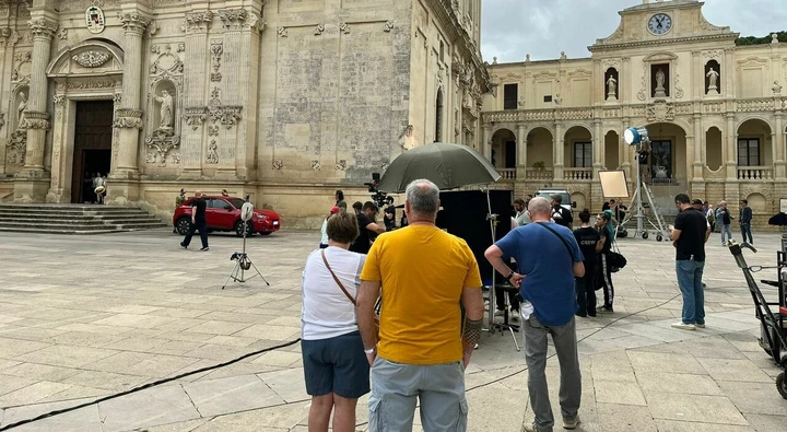 Nuova Fiat 600: il SUV gira un nuovo spot con Leonardo Di Caprio a Lecce