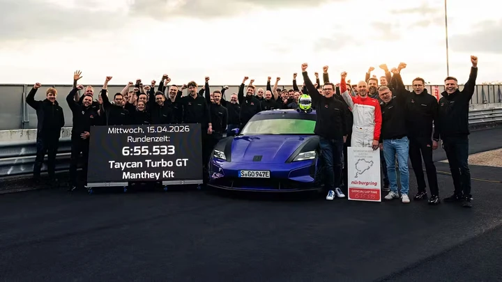 Porsche Taycan GT si riprende il trono del Nürburgring grazie al kit Manthey