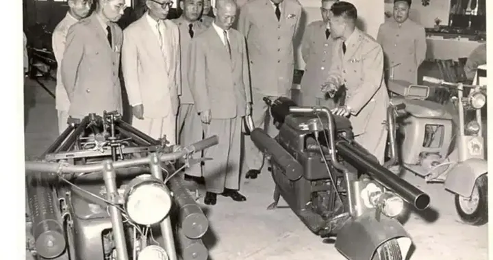 La Vespa con il cannone: quando gli scooter andarono in guerra