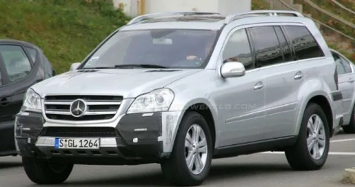Mercedes GL: nuove foto spia per il restyling
