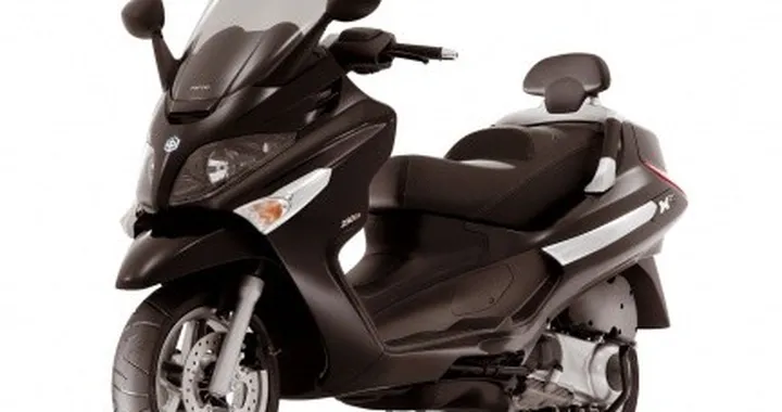 Nuovi Piaggio XEvo 125, 250 e 400