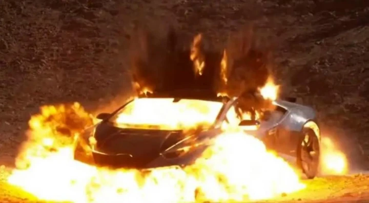 Fa esplodere una Lamborghini Huracan per creare NFT [Video]