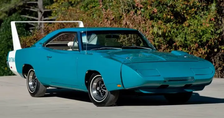 La Dodge Charger Daytona del 1969 ha rivoluzionato NASCAR superando i 320 km/h