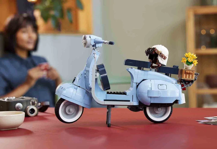 LEGO Vespa 125, il modellino nato dalla collaborazione tra le due eccellenze italiane