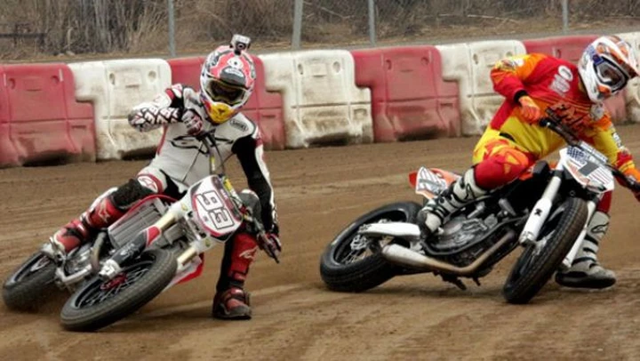 MotoGP: anche Marquez si diverte con il dirt track