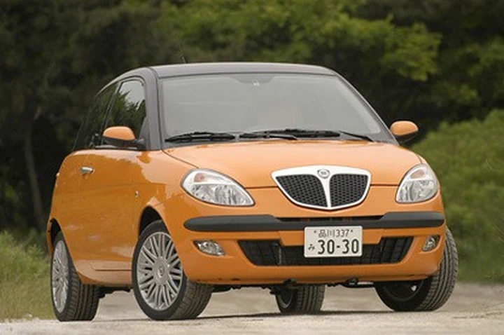Lancia Ypsilon Momo Design in Giappone