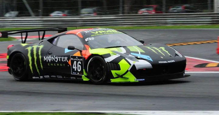 Valentino Rossi salta il Monza Rally Show: correrà ad Abu Dhabi con una Ferrari
