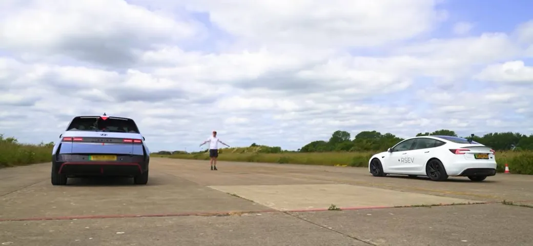 Tesla Model 3 Performance vs Hyundai IONIQ 5 N: drag race elettrica | Video