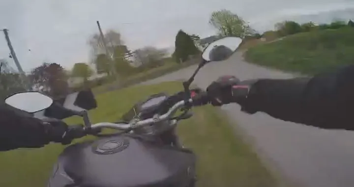 Brutta caduta con la Yamaha MT-09