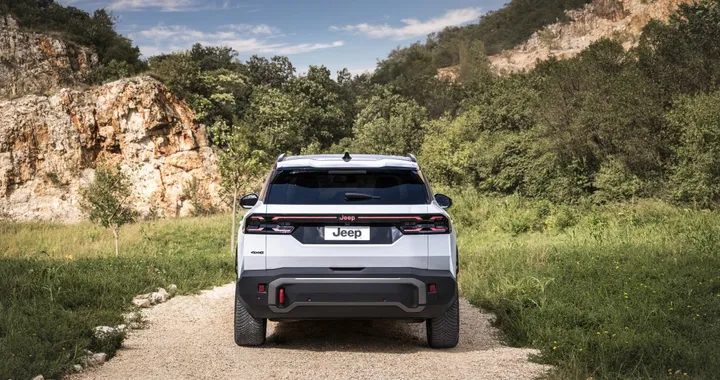 Jeep Compass amplia la gamma: arrivano la 4xe da 375 CV e la Long Range da 674 km