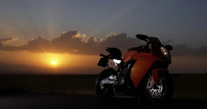 KTM RC8 - foto ufficiali presentazione