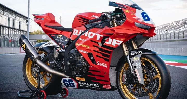 SRK 800 RS: la nuova sfida di QJMOTOR contro i giganti del mondiale Supersport