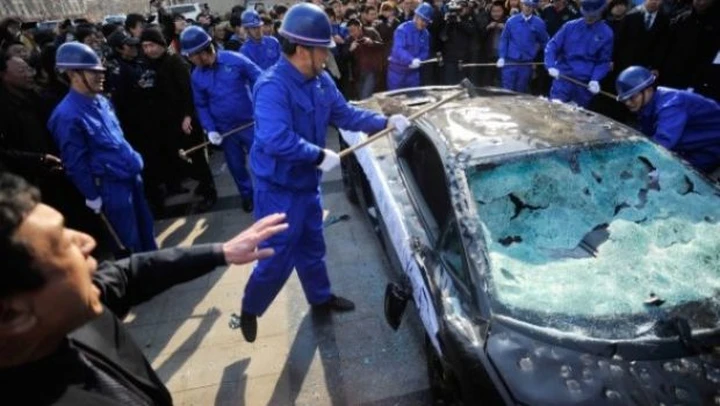 Lamborghini: una Gallardo distrutta a martellate in Cina per protesta