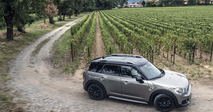 Mini Cooper ibrida: il piacere di guida scientifico [Video]