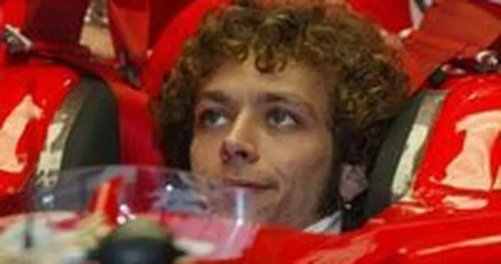 Valentino Rossi in testa coda dopo soli 20"