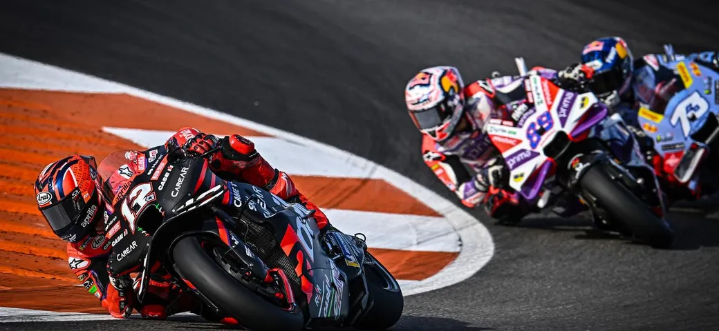 Aprilia Racing chiude la stagione 2023 di MotoGP con tre moto in top ten