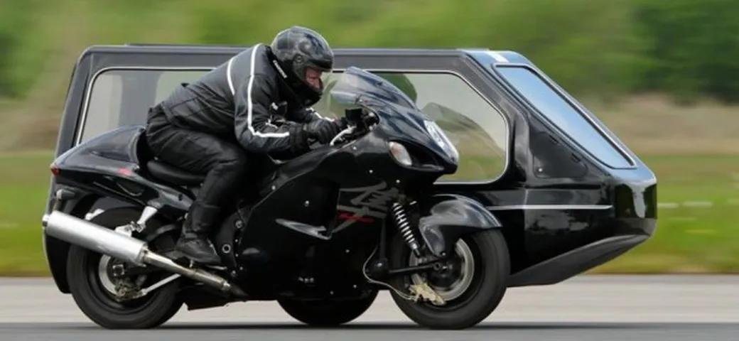 Reverendo inglese stabilisce il record di velocità per motofunebri: 206.6 km/h [Video]