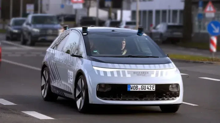 Anche Volkswagen vara il suo robotaxi senza guidatore umano