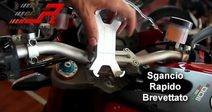 mount attacco supporto for iphone brevettato per moto DUCATI YAMAHA BMW.mp4