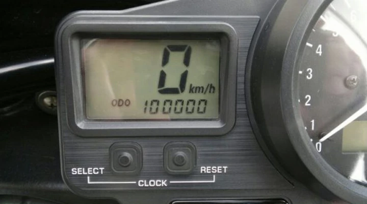 Foto del giorno: Yamaha YZF-R1 con 100.000 km