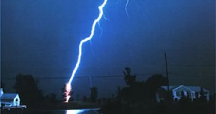 Motociclista colpito da un fulmine!