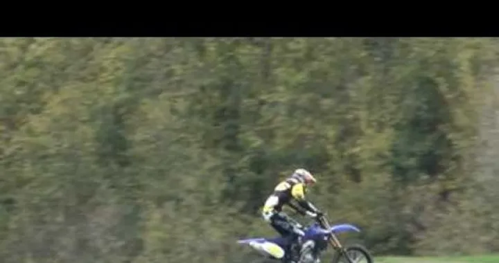 Video: Valentino Rossi vola al Motocross dei campioni