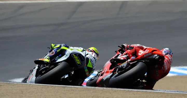 Sorpassi epici: Rossi scavalca Stoner a Laguna Seca 2008 [Video]
