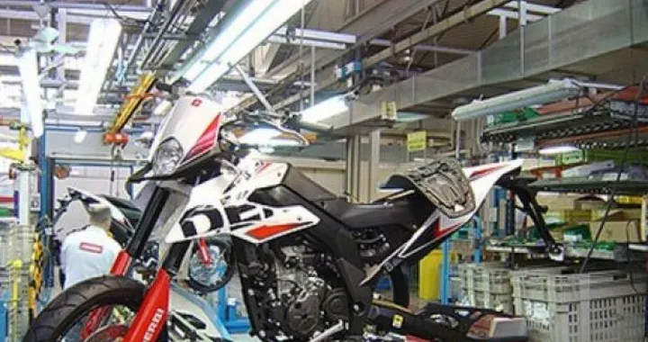 Nuove immagini delle Derbi GPR 125 e DRD 125 2009