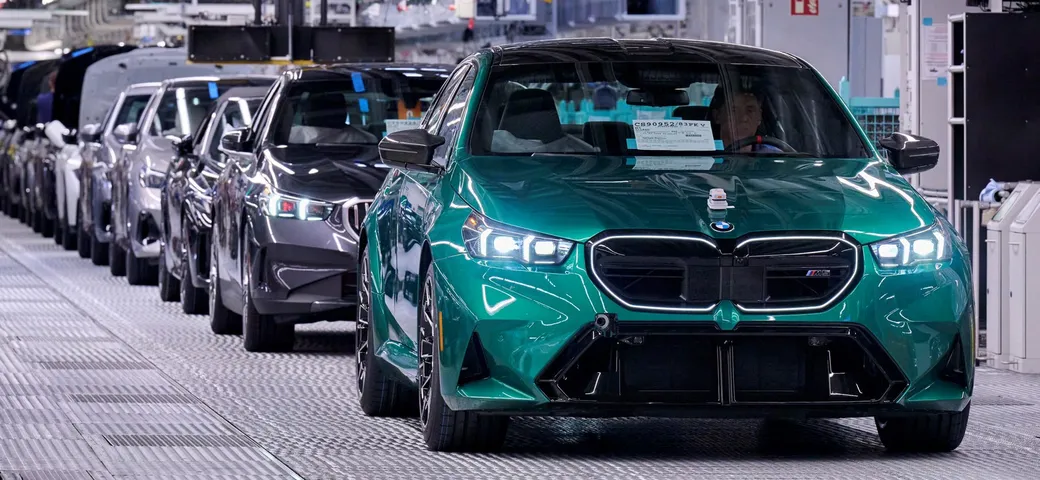 Nuova BMW M5: parte oggi la produzione nello stabilimento di Dingolfing