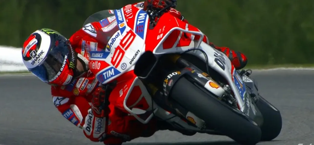 MotoGP Brno 2017: Andrea Dovizioso 1° nelle Fp2. Lorenzo con la nuova carena