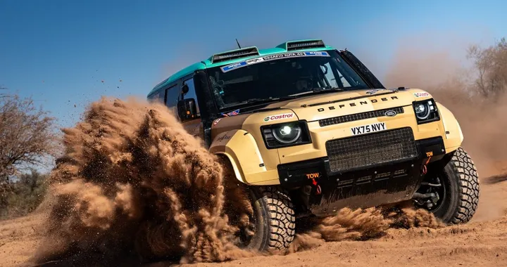 Defender Rally sbarca in Africa: la D7X-R sfida il deserto del Marocco
