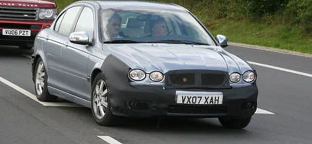 Jaguar X-Type restyling - la baby-Jag si rinnova