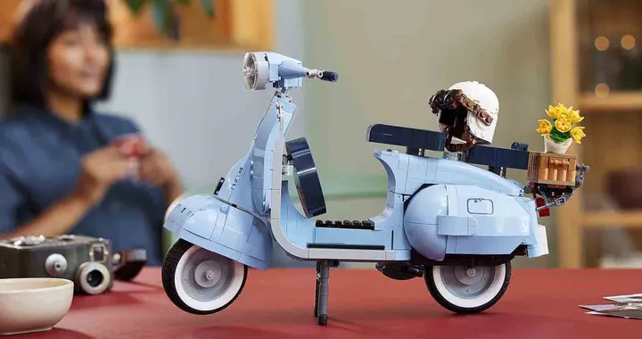 LEGO Vespa 125, il modellino nato dalla collaborazione tra le due eccellenze italiane